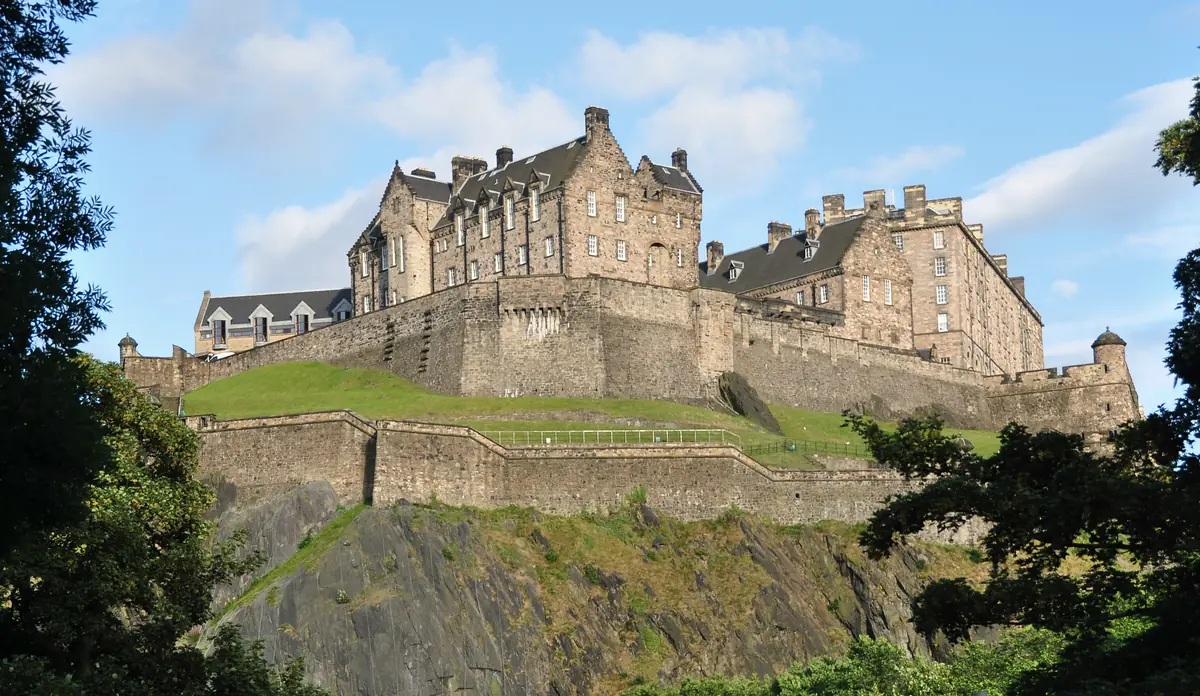 Il Castello di Edimburgo sulla sua roccia vulcanica